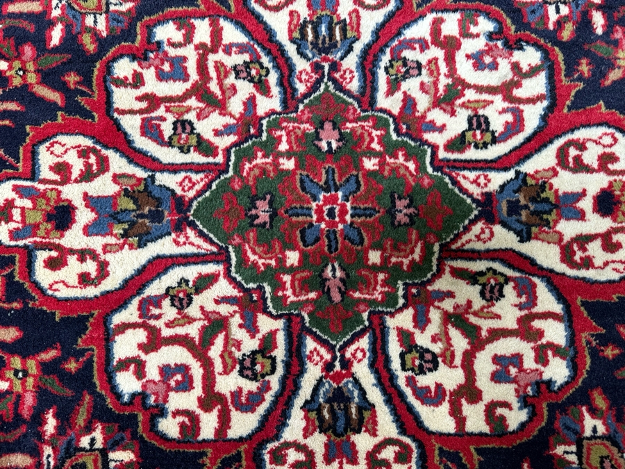 Stunning Hand Knotted Wool Persian Area Rug 100 X 138 [Photo 12]