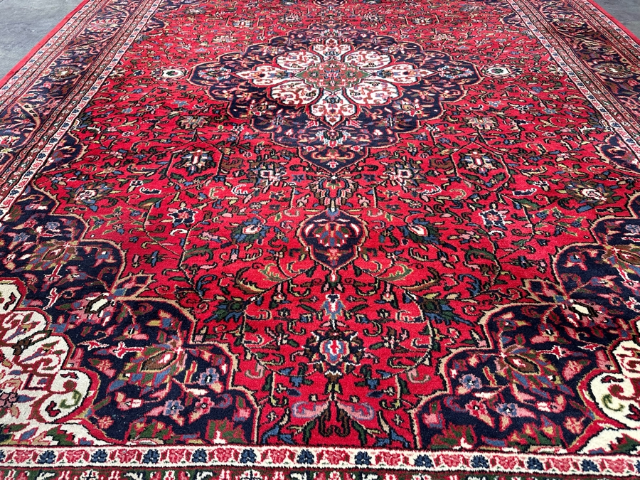 Stunning Hand Knotted Wool Persian Area Rug 100 X 138 [Photo 7]