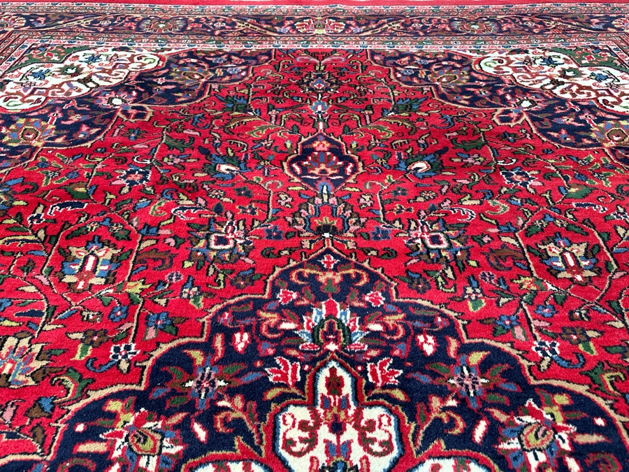Stunning Hand Knotted Wool Persian Area Rug 100 X 138 [Photo 13]
