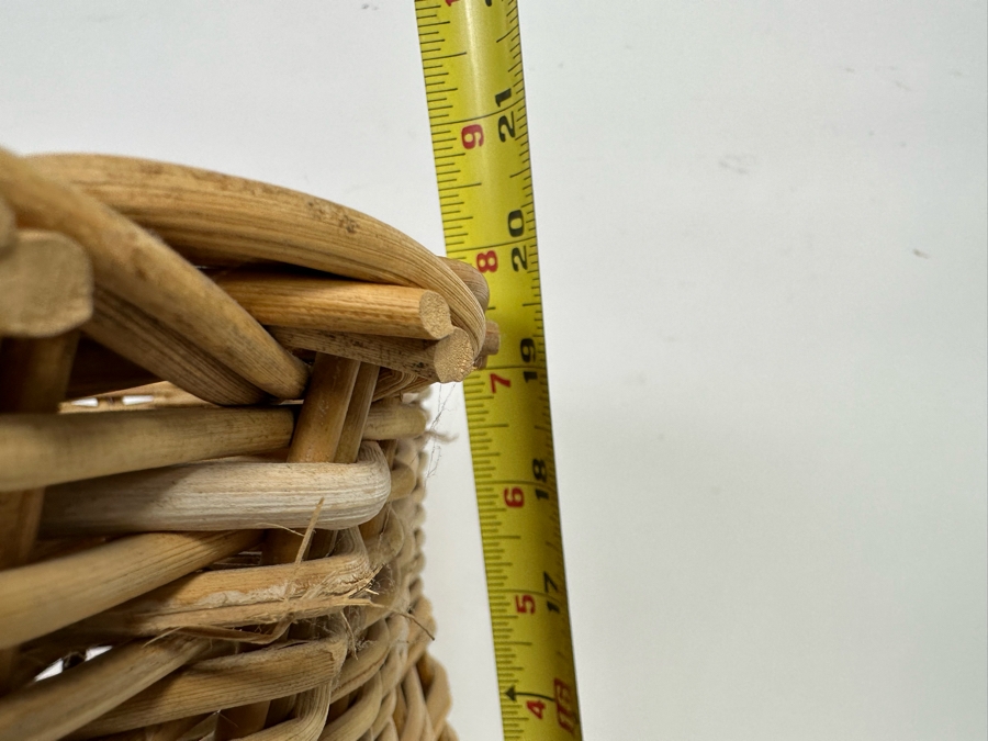 Woven Wicker Basket With Leather Strap 18W X 14D X 20H [FR] [Photo 7]