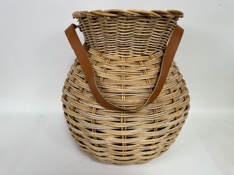 Woven Wicker Basket With Leather Strap 18W X 14D X 20H [FR] [Photo 5]