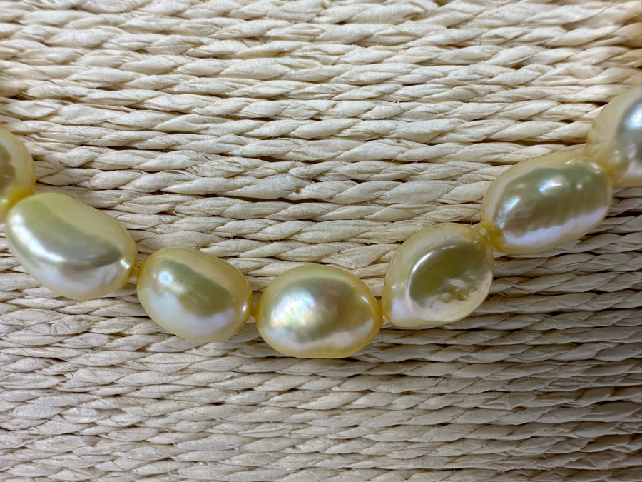 22' Pearl Necklace [Photo 4]