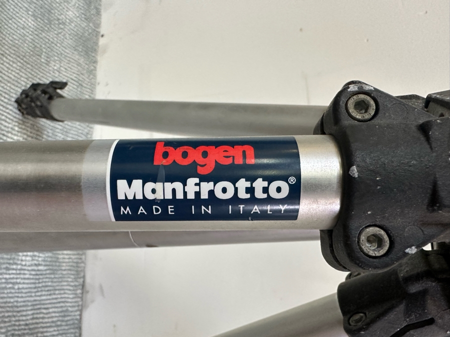 Italian Bogen Manfrotto Adjustable Tripod [Photo 3]