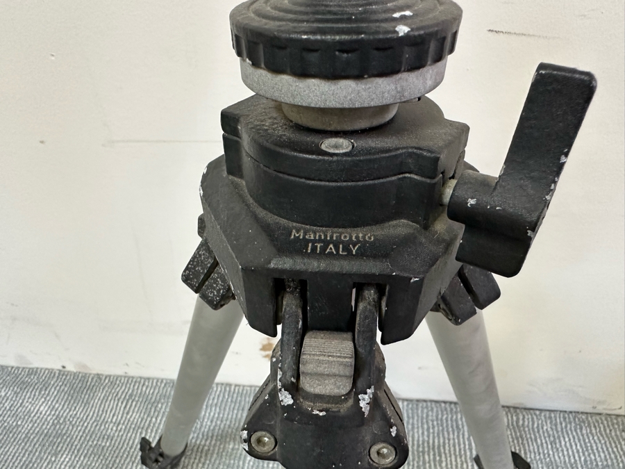 Italian Bogen Manfrotto Adjustable Tripod [Photo 4]