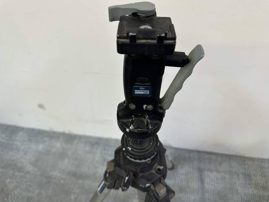 Italian Bogen Manfrotto Adjustable Tripod [Photo 6]