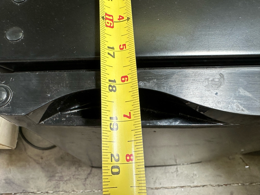 Magic Chef Small Black Refrigerator 17.5W X 19D X 25H [Photo 9]