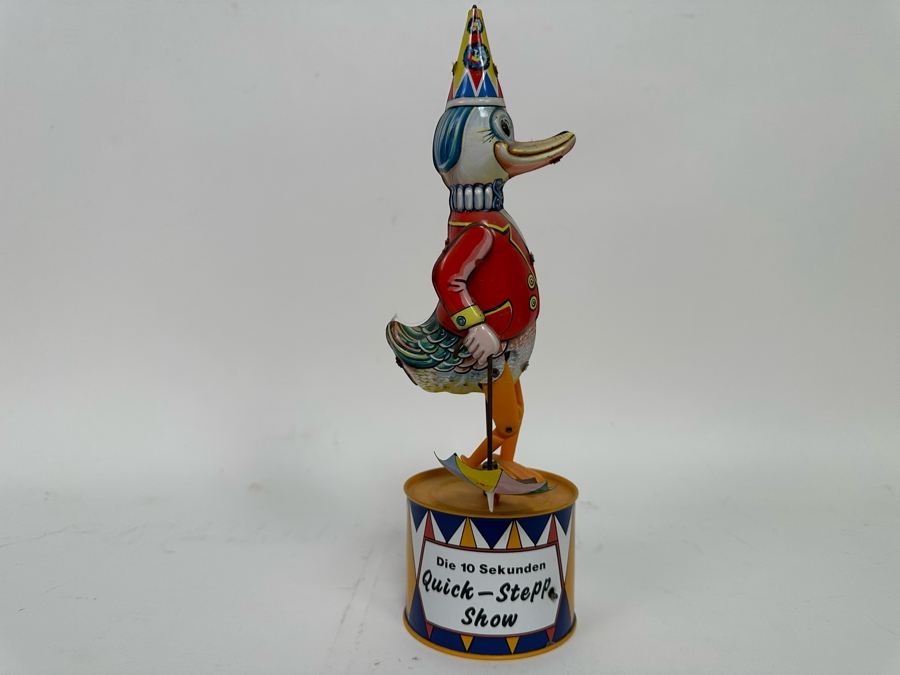 German Wind-Up Mechanical Tin Toy Duck With Umbrella Die 10 Sekunden Quick-Stepp Show 10.5H [Photo 2]