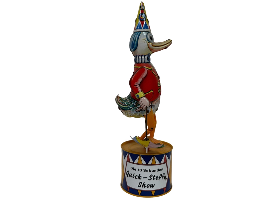 German Wind-Up Mechanical Tin Toy Duck With Umbrella Die 10 Sekunden Quick-Stepp Show 10.5H