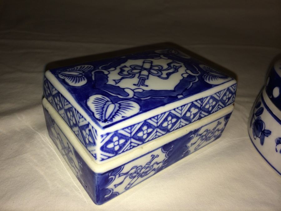 (5) Lot of Blue & White Boxes [Photo 3]
