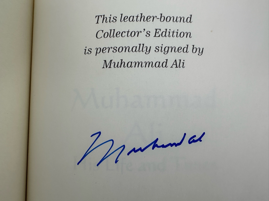 Autographed Muhammad Ali His Life And Times Hardcover Book By Thomas Hauser Signed Collector's Edition Bound In Genuine Leather Easton Press Signed By Muhammad Ali And Thomas Hauser Limited Edition Numbered 1,249 Of 3,500 [Photo 5]