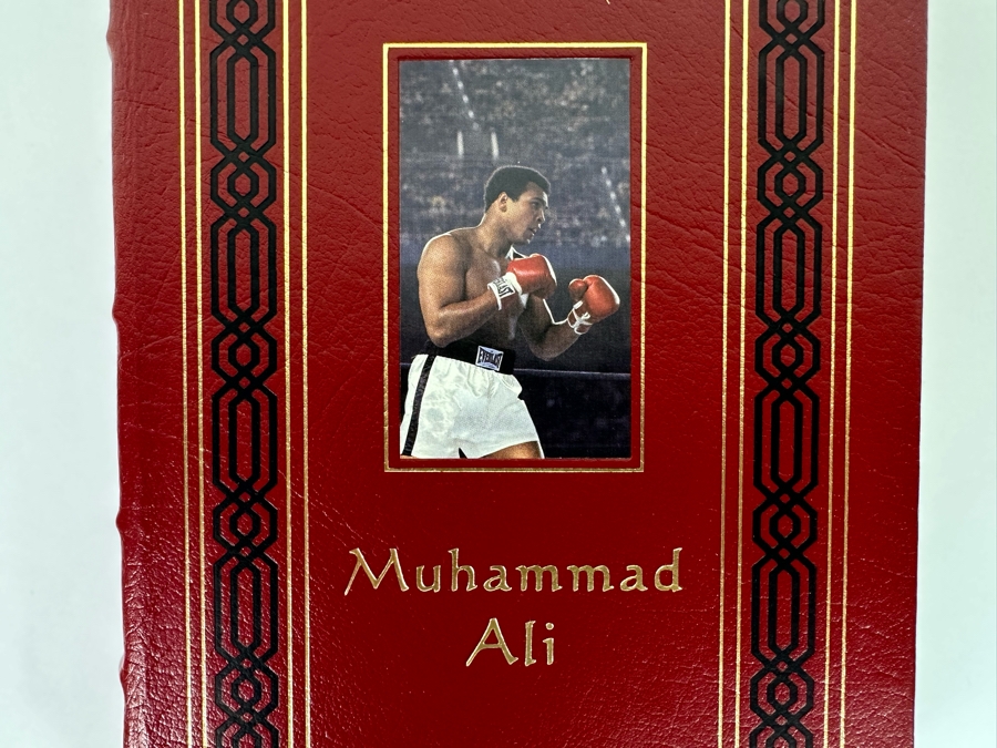 Autographed Muhammad Ali His Life And Times Hardcover Book By Thomas Hauser Signed Collector's Edition Bound In Genuine Leather Easton Press Signed By Muhammad Ali And Thomas Hauser Limited Edition Numbered 1,249 Of 3,500 [Photo 8]