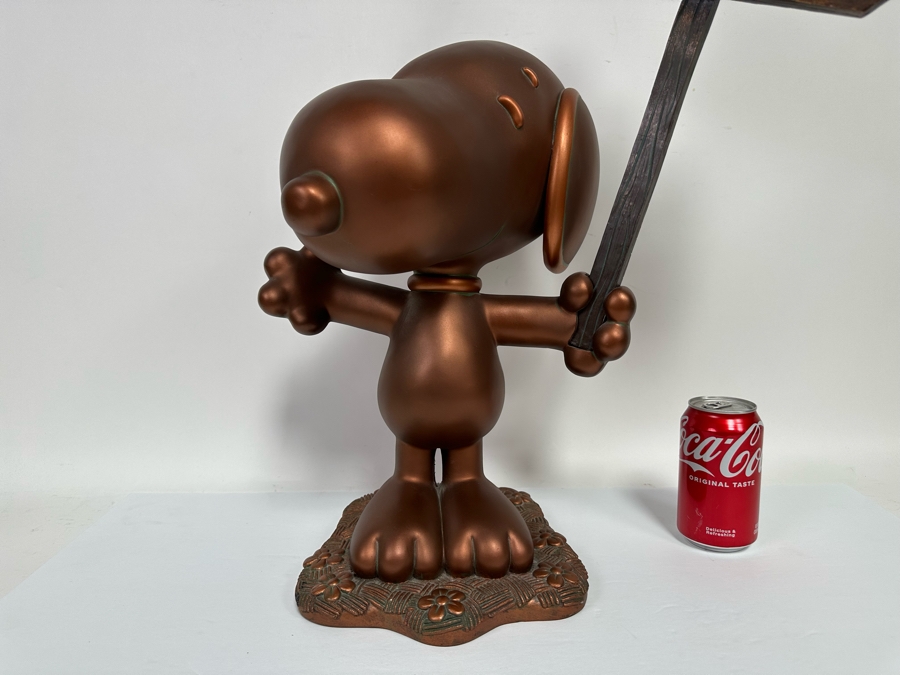 Danbury Mint Big Figurine Peanuts Snoopy Holding Up A Welcome Sign With Woodstock Resin 19W X 10D X 25H [Photo 4]