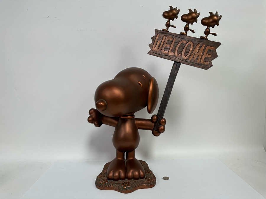 Danbury Mint Big Figurine Peanuts Snoopy Holding Up A Welcome Sign With Woodstock Resin 19W X 10D X 25H [Photo 5]