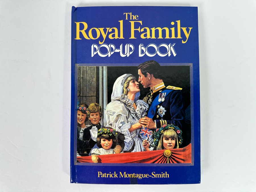First English Edition Pop-Up Book 1984 The Royal Family Pop-Up Book By Patrick Montague-Smith [Photo 2]