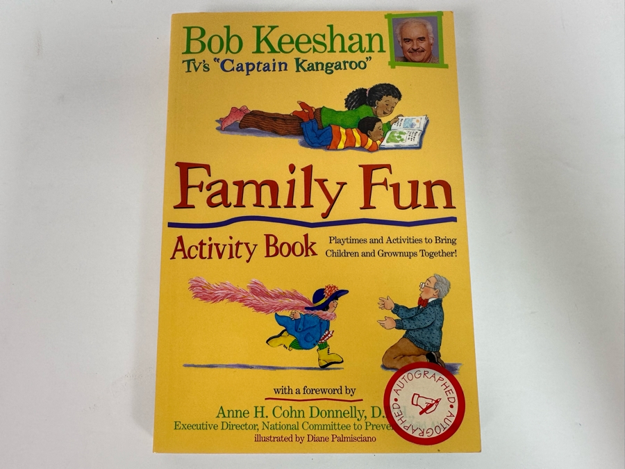 Signed First Printing Paperback Book Family Fun Activity Book Signed By TV's Captain Kangaroo Bob Keeshan 1994 [Photo 4]