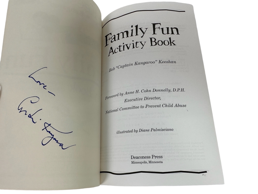 Signed First Printing Paperback Book Family Fun Activity Book Signed By TV's Captain Kangaroo Bob Keeshan 1994 [Photo 2]