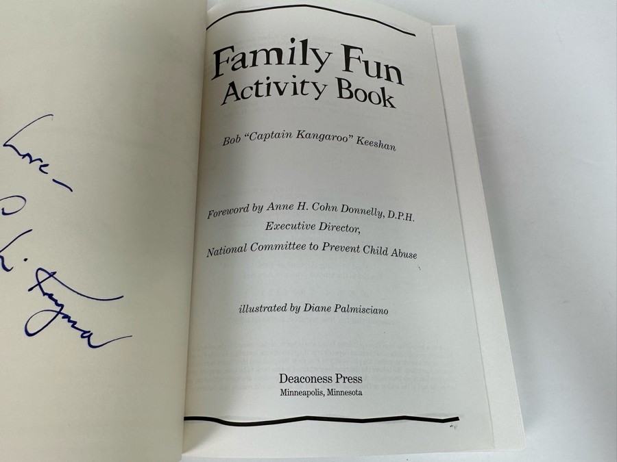 Signed First Printing Paperback Book Family Fun Activity Book Signed By TV's Captain Kangaroo Bob Keeshan 1994 [Photo 7]