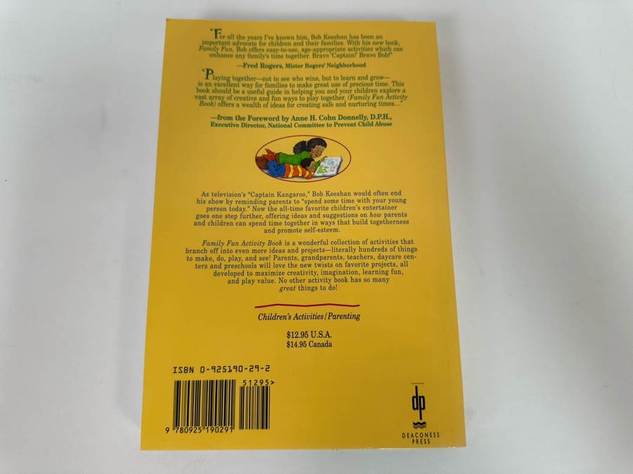 Signed First Printing Paperback Book Family Fun Activity Book Signed By TV's Captain Kangaroo Bob Keeshan 1994 [Photo 10]