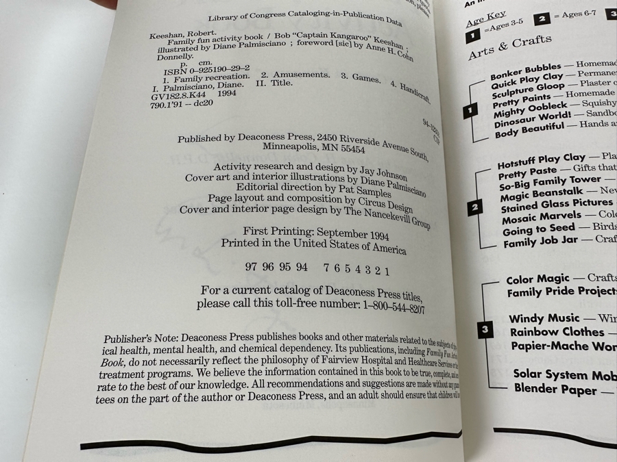 Signed First Printing Paperback Book Family Fun Activity Book Signed By TV's Captain Kangaroo Bob Keeshan 1994 [Photo 8]