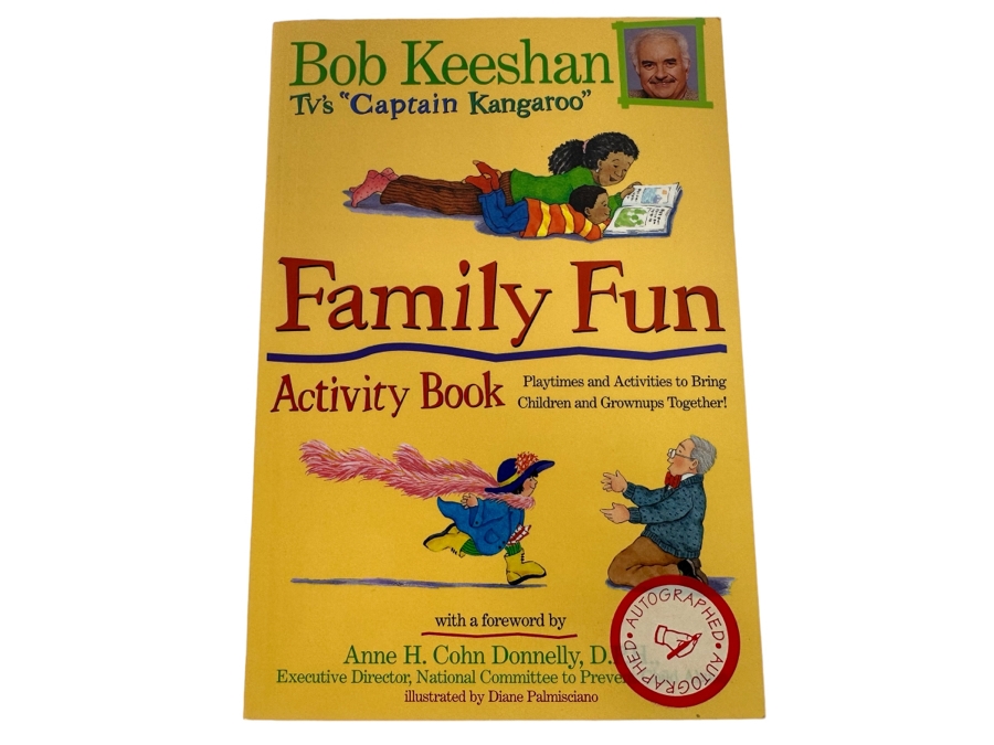 Signed First Printing Paperback Book Family Fun Activity Book Signed By TV's Captain Kangaroo Bob Keeshan 1994 [Photo 3]
