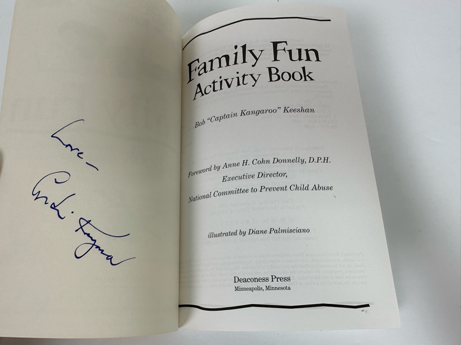Signed First Printing Paperback Book Family Fun Activity Book Signed By TV's Captain Kangaroo Bob Keeshan 1994 [Photo 5]