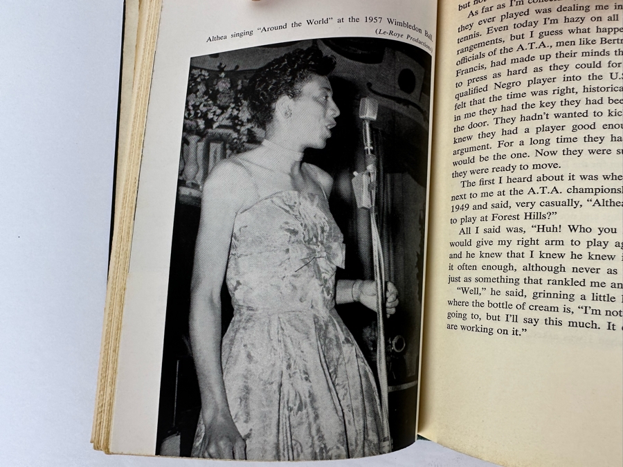 Signed First Edition Hardcover Book I Always Wanted To Be Somebody Signed By Althea Gibson (1927-2003) - American Tennis Player & Pro Golfer - First African American To Win A Tennis Grand Slam Title [Photo 11]
