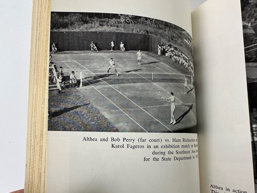 Signed First Edition Hardcover Book I Always Wanted To Be Somebody Signed By Althea Gibson (1927-2003) - American Tennis Player & Pro Golfer - First African American To Win A Tennis Grand Slam Title [Photo 13]