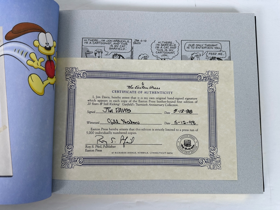 Signed Limited First Edition Hardcover Easton Press Book Garfields Twentieth Anniversary Collection Signed By Jim Davis Numbered 931 Of 5,000 [Photo 7]