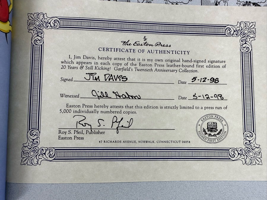 Signed Limited First Edition Hardcover Easton Press Book Garfields Twentieth Anniversary Collection Signed By Jim Davis Numbered 931 Of 5,000 [Photo 8]