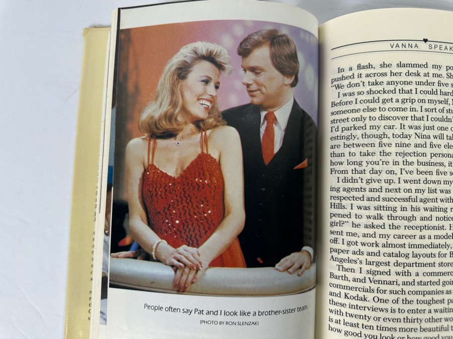 Signed First Edition Hardcover Book Vanna Speaks Signed By Vanna White [Photo 9]