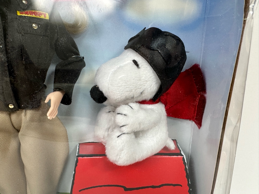 Vintage 2001 Mattel Barbie Doll Barbie And Snoopy Collector Edition With Box #55558 [Photo 6]