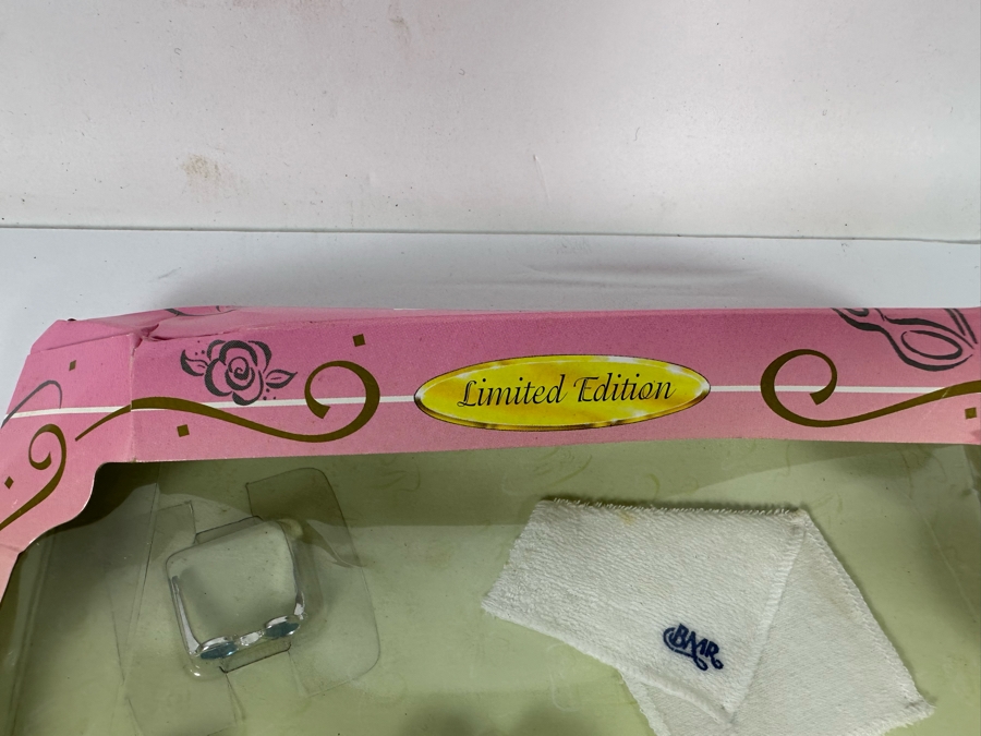 Limited Edition Mattel Barbie Court Favorite Clothes And Accessories In Damaged Box From The Barbie Millicent Roberts Collection 1997 #17569 [Photo 11]