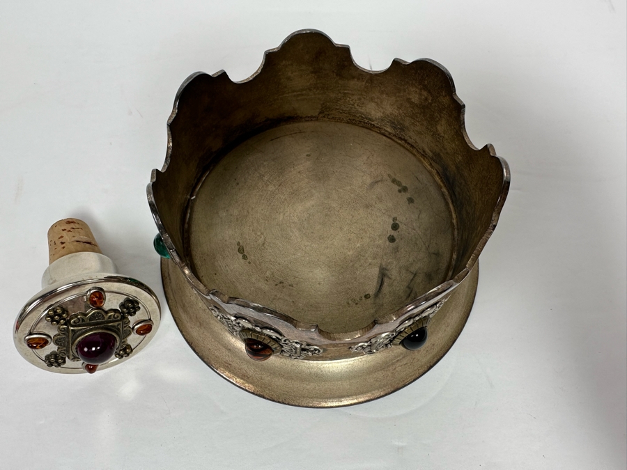 Ann Chichon Dallas Silver Plated Crown Design Wine Bottle Coaster And Wine Stopper [Photo 4]