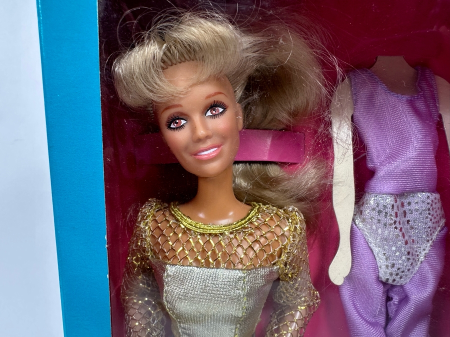 Limited Edition Vanna White Action Figure Doll With Original Fashions New In Box 1990 Home Shopping Club [Photo 5]