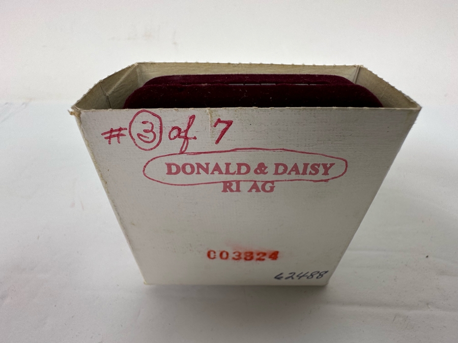 Walt Disney's Donald Duck And Daisy .999 Fine Silver 1 Troy Oz Proof Silver Coin With Box Rarities Mint Issued 4/21/88 2nd In Series Of 7 Numbered 3,824 Of 15,000 [Photo 7]