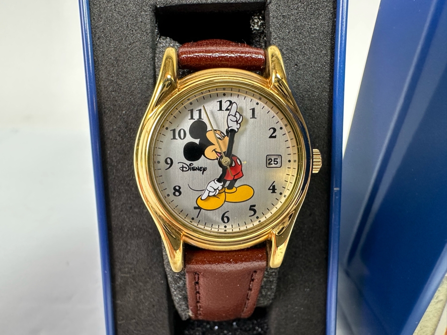 Walt Disney's Mickey Mouse Watch In Box [Photo 4]