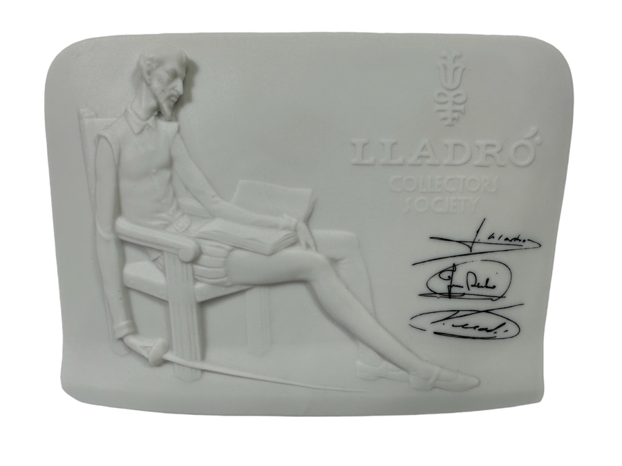 Lladro Collectors Society Porcelain Plaque 6W X 2.5D X 4H [Photo 1]