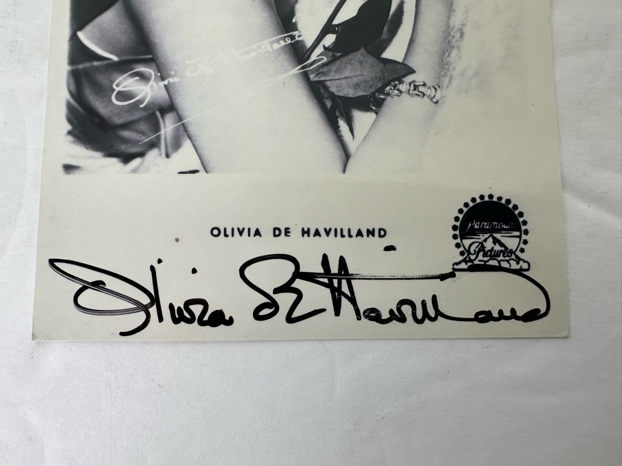 Signed Olivia De Havilland Photograph 3.75 X 5.75 And Seperate Autograph Of Olivia De Havilland On Paper Cut-Out [Photo 5]