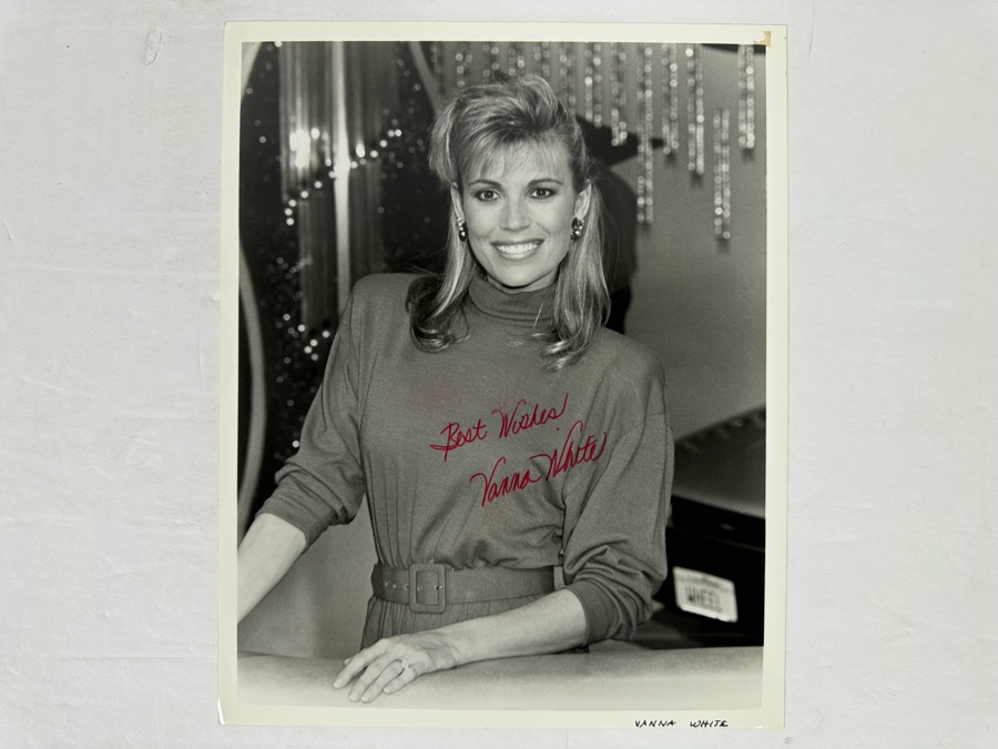 Autographed Vanna White Photograph 8 X 10 [Photo 3]