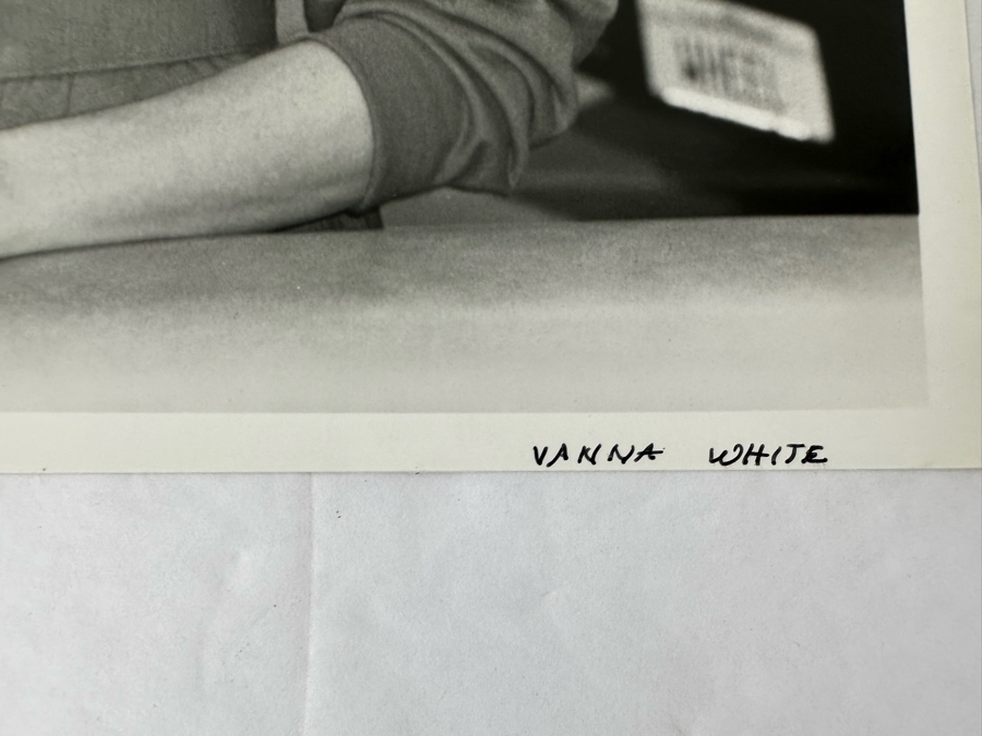 Autographed Vanna White Photograph 8 X 10 [Photo 7]