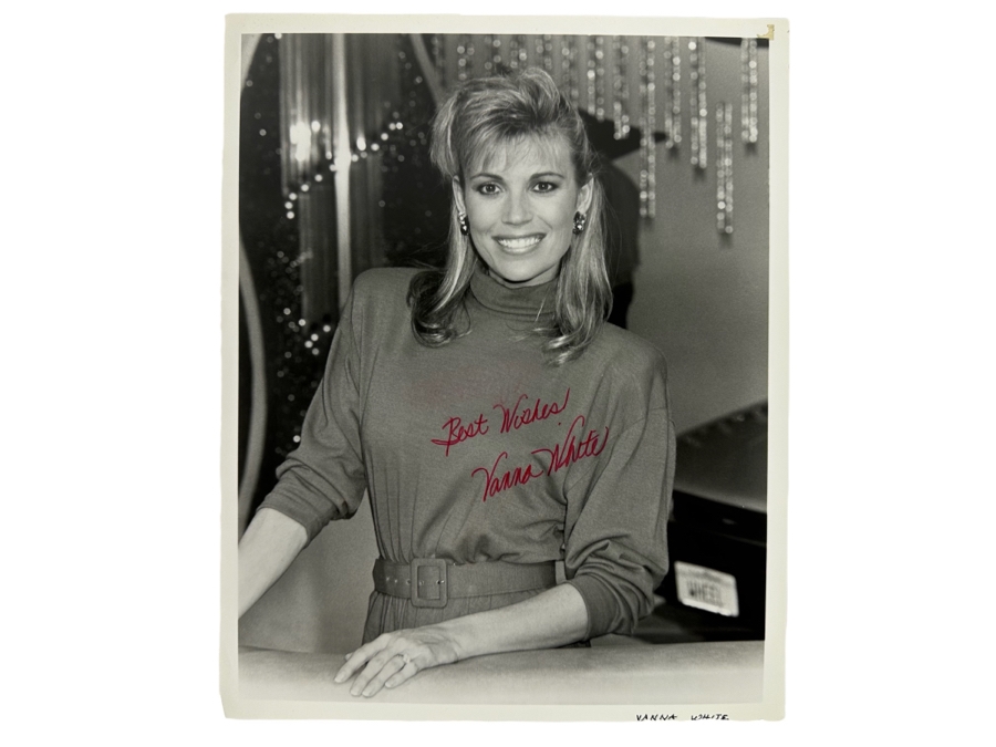 Autographed Vanna White Photograph 8 X 10 [Photo 1]