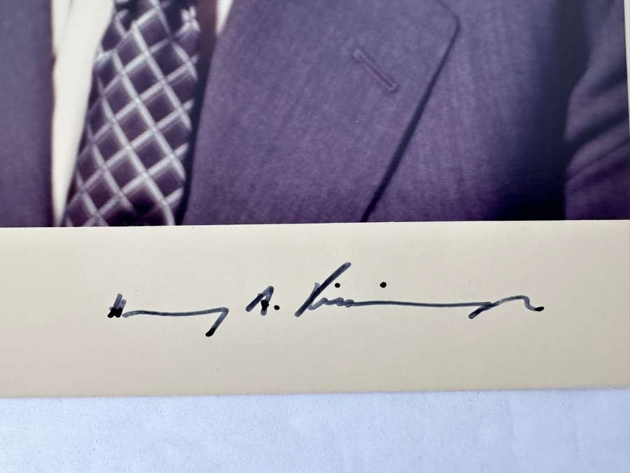 Autographed Henry Kissinger (B. 1923) Signed Photograph (1973 Nobel Peace Prize Award Winner) 8 X 10 [Photo 2]
