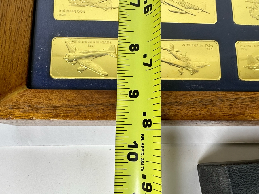 Limited Edition Of 15,000 First Collection Of The Jane's Medallic Register Of The World's Great Aircraft Consisting Of 100 Ingots Minted By The Franklin Mint With A Full Proof 24K Gold Electroplate On Solid Bronze W/ Cert Each Tray 13.5 X 9.5 - See Photos [Photo 38]