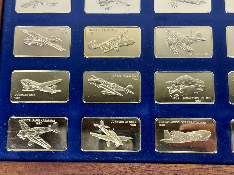 Limited Edition Of 15,000 First Collection Of The Jane's Medallic Register Of The World's Great Aircraft Consisting Of 100 Ingots Minted By The Franklin Mint With A Full Proof 24K Gold Electroplate On Solid Bronze W/ Cert Each Tray 13.5 X 9.5 - See Photos [Photo 14]