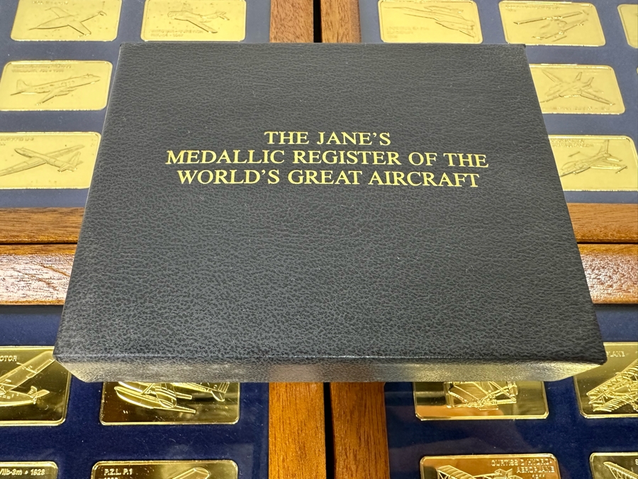 Limited Edition Of 15,000 First Collection Of The Jane's Medallic Register Of The World's Great Aircraft Consisting Of 100 Ingots Minted By The Franklin Mint With A Full Proof 24K Gold Electroplate On Solid Bronze W/ Cert Each Tray 13.5 X 9.5 - See Photos [Photo 27]