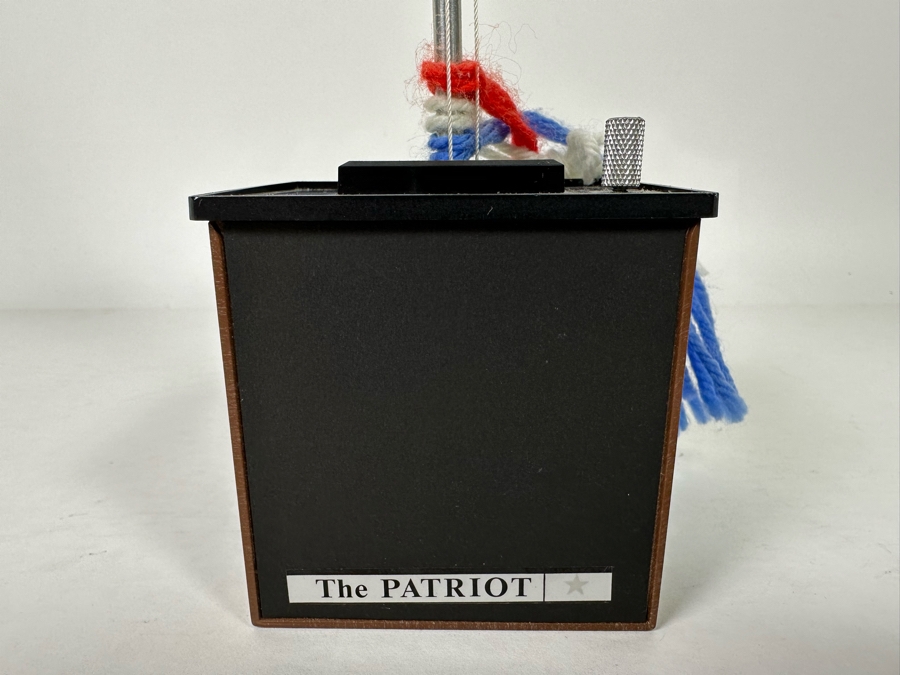 The Patriot Wind-Up Music Box Plays The Star Spangled Banner And Raises The US Flag While Playing 11H [Photo 4]