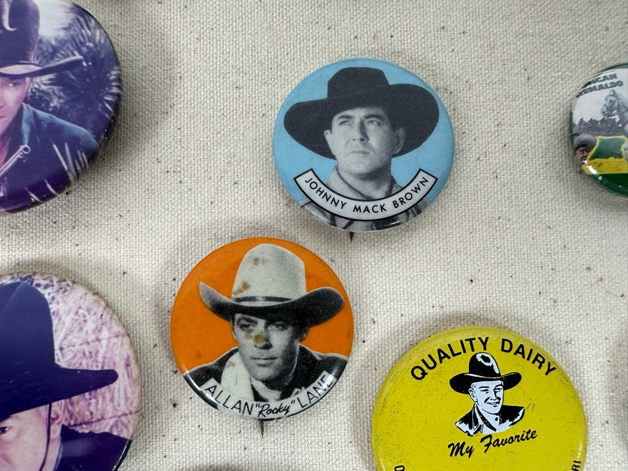 Collection Of Vintage Collectible Western Movie Star Actor Cowboy Buttons In Nice Shawdowbox Hinged Display Case 6 X 11 - See Photos [Photo 9]