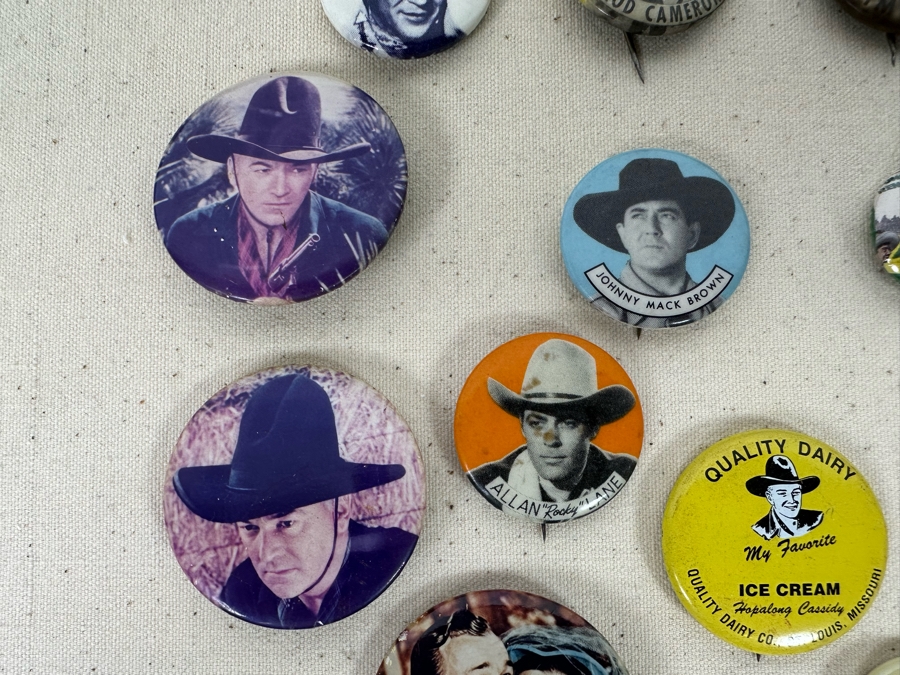 Collection Of Vintage Collectible Western Movie Star Actor Cowboy Buttons In Nice Shawdowbox Hinged Display Case 6 X 11 - See Photos [Photo 8]