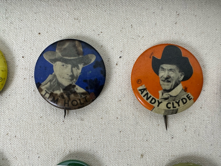 Collection Of Vintage Collectible Western Movie Star Actor Cowboy Buttons In Nice Shawdowbox Hinged Display Case 6 X 11 - See Photos [Photo 6]