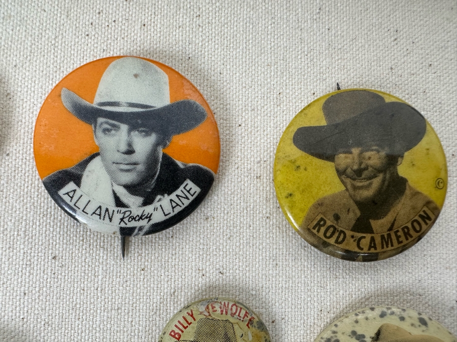 Collection Of Vintage Collectible Western Movie Star Actor Cowboy Buttons In Nice Shawdowbox Hinged Display Case 6 X 11 - See Photos [Photo 5]
